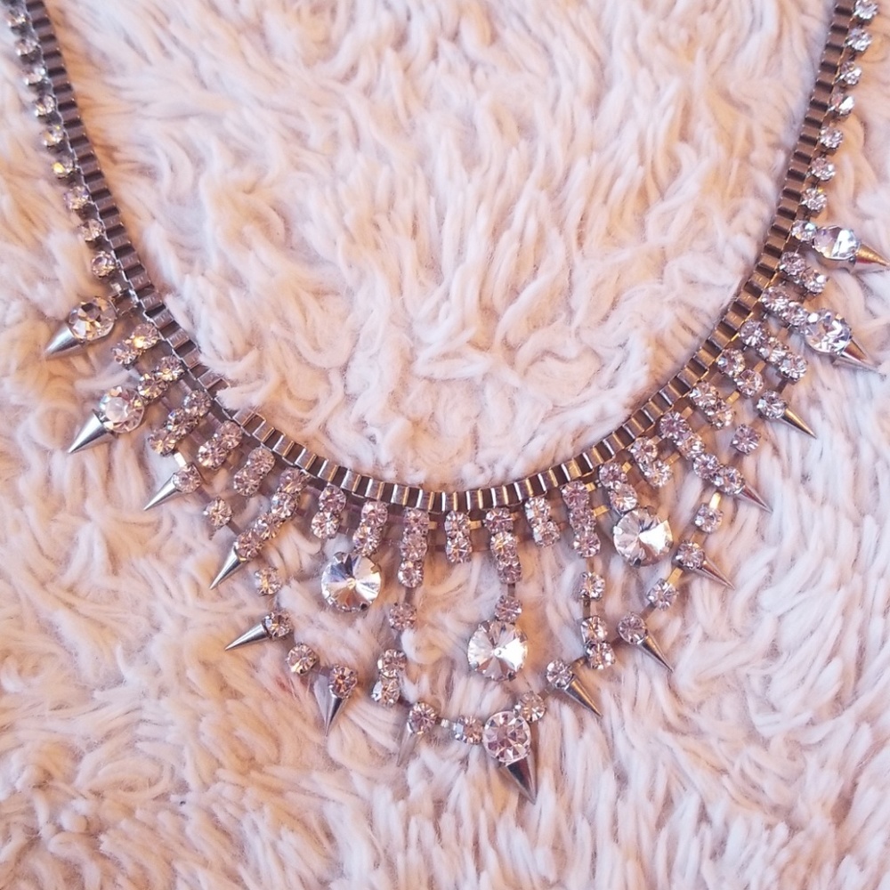 Spikes rhinestone cocktail party choker necklace